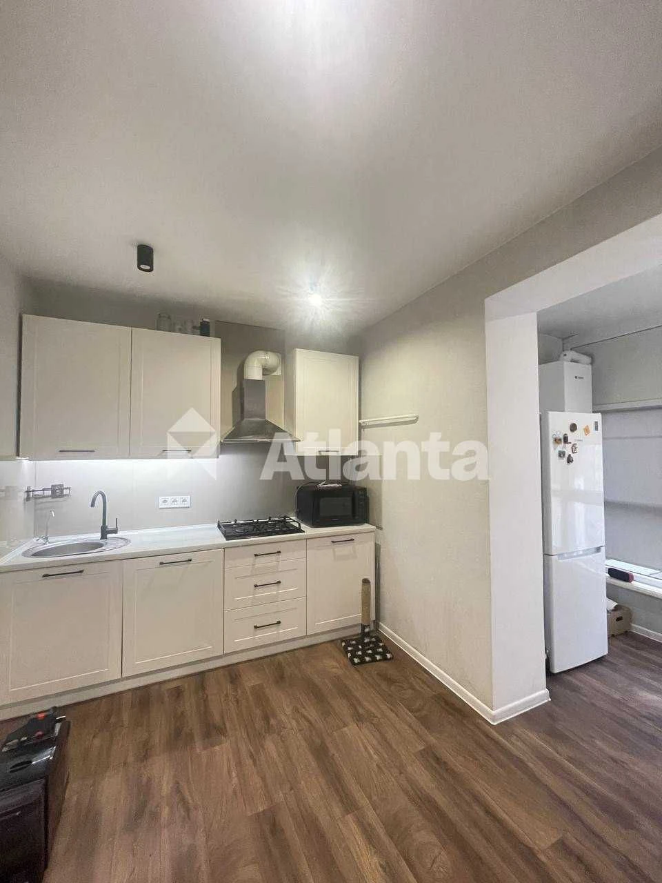 Apartment, 1 room, renovated, individual heating, brick