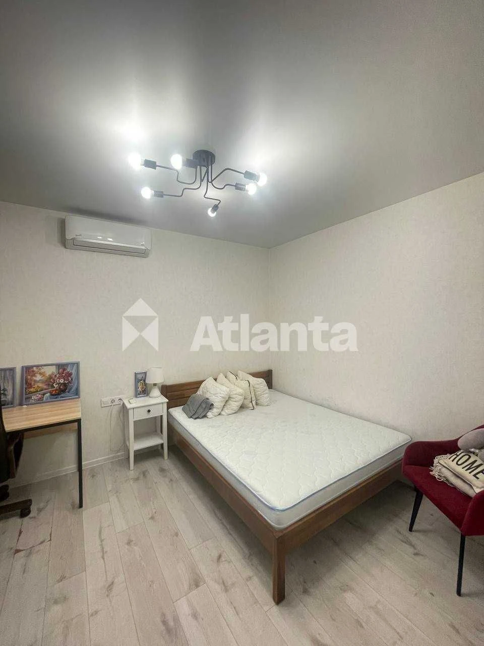 Apartment, 1 room, renovated, individual heating, brick