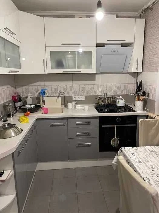 Selling a 3-room apartment in the New Houses of Kharkiv Divisions, Army