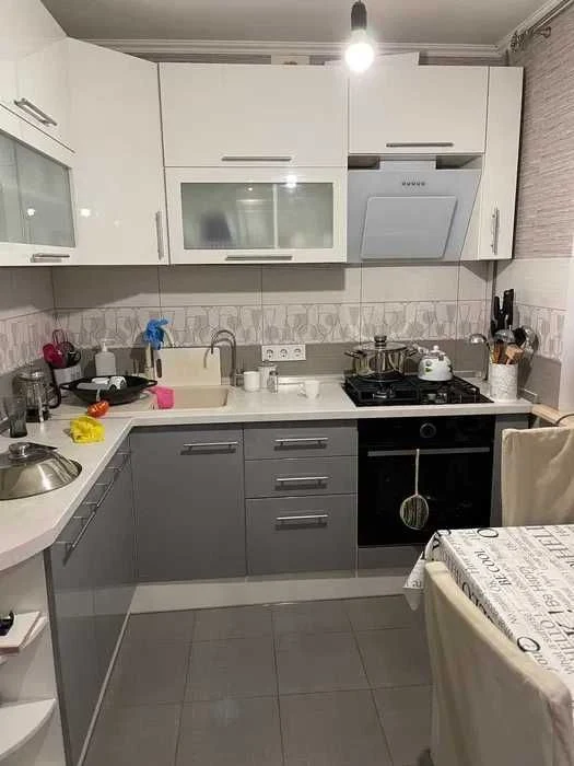 Selling a 3-room apartment in the New Houses of Kharkiv Divisions, Army