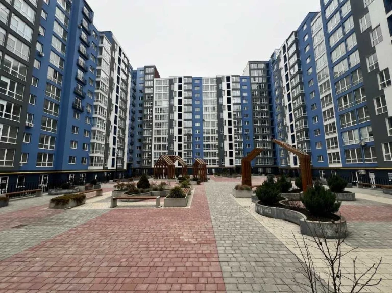 Spacious 1-bedroom apartment. Possible renovation to 1.5 rooms.