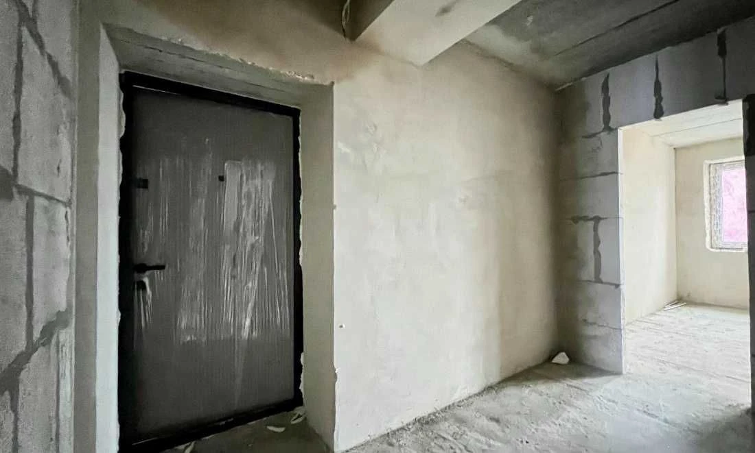Spacious 1-bedroom apartment. Possible renovation to 1.5 rooms.