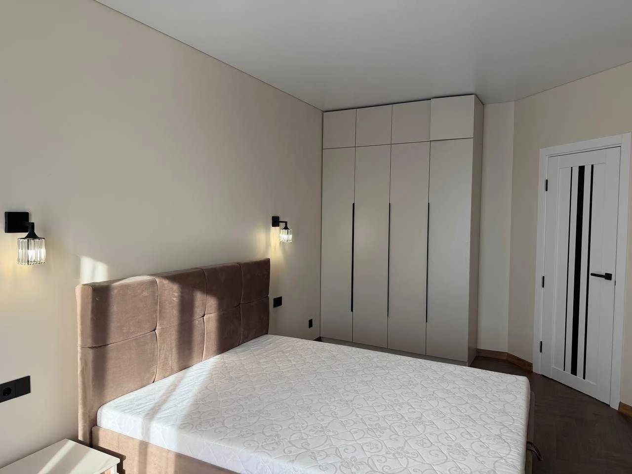 1-bedroom 43 sq m with new renovation and balcony in new building,