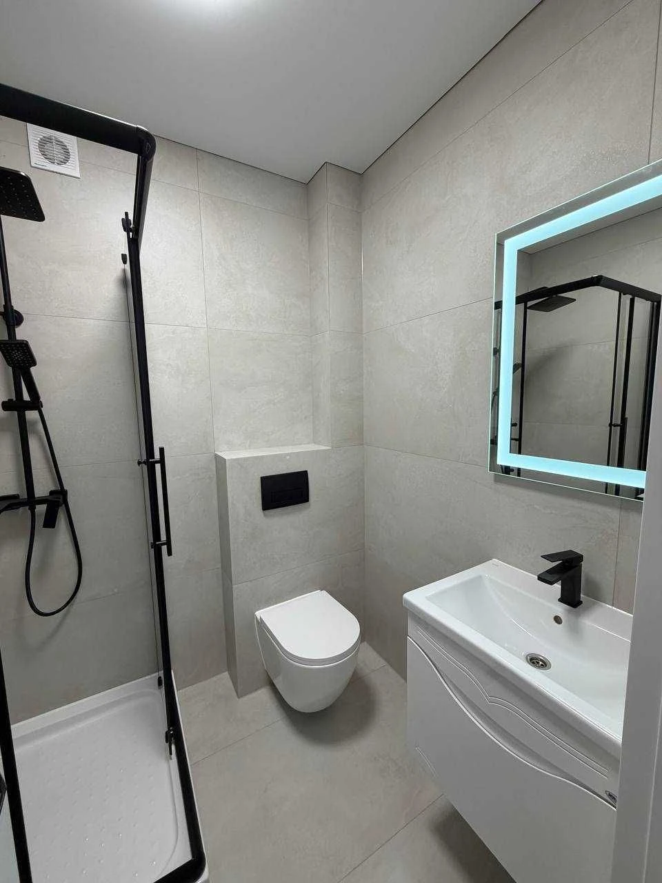 1-bedroom 43 sq m with new renovation and balcony in new building,
