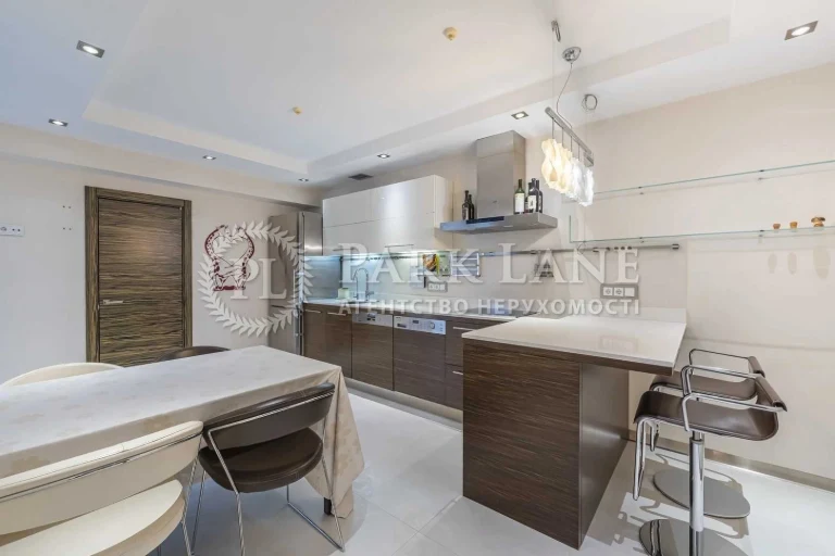 Exclusive 3-room apartment for sale, 9 Mykhaylo Street, Chavad