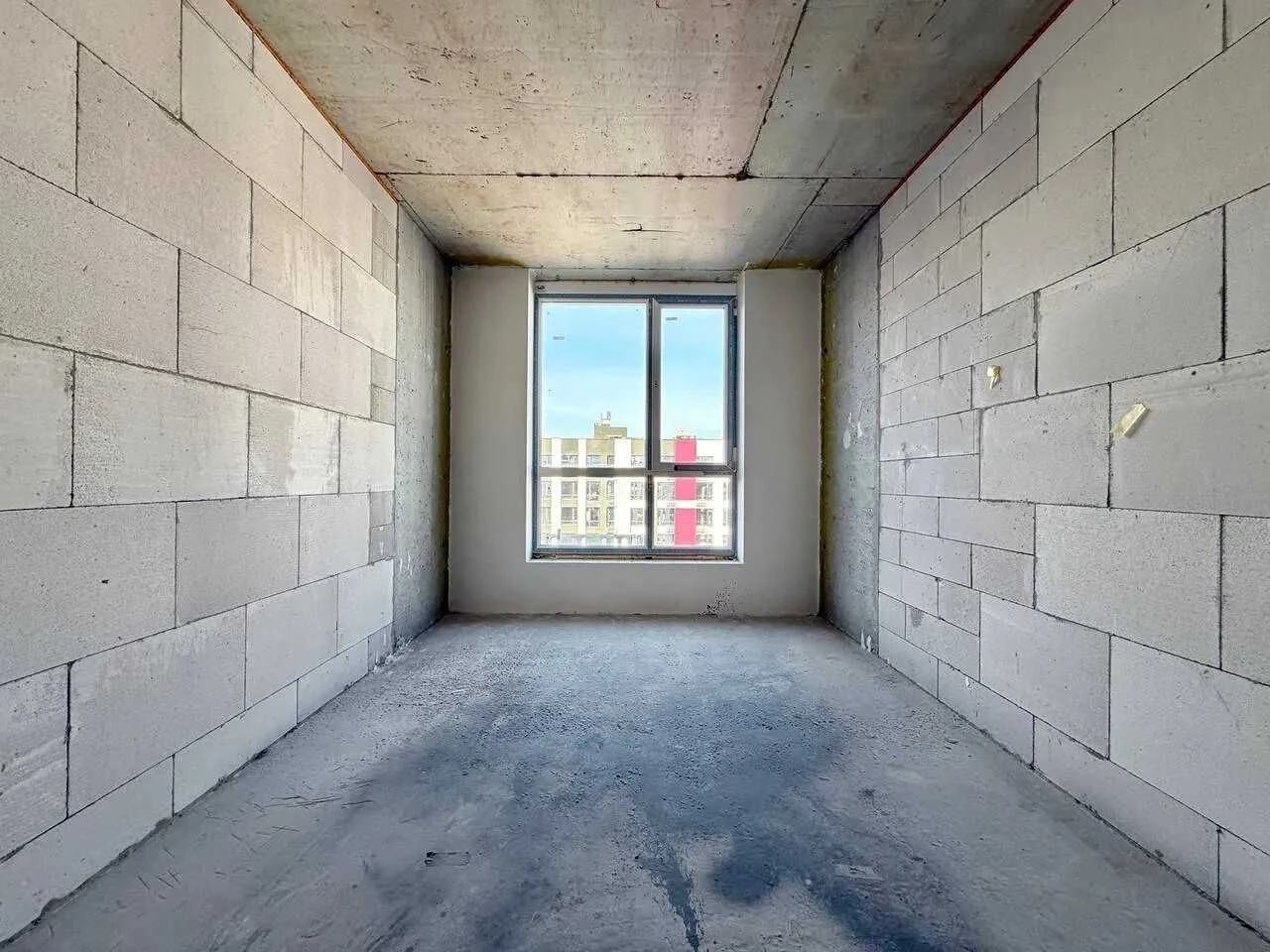 One-bedroom apartment near the city lake
