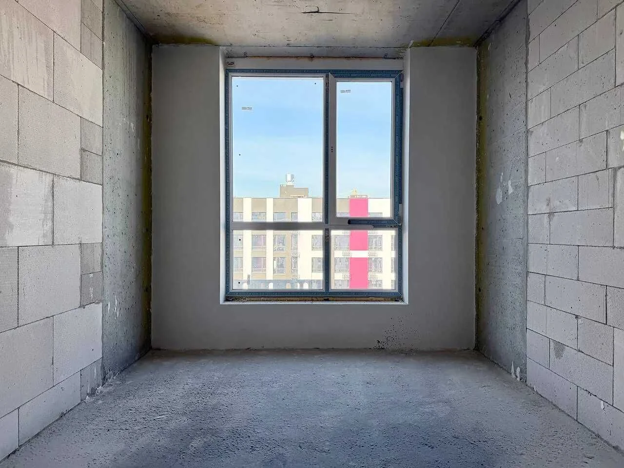 One-bedroom apartment near the city lake