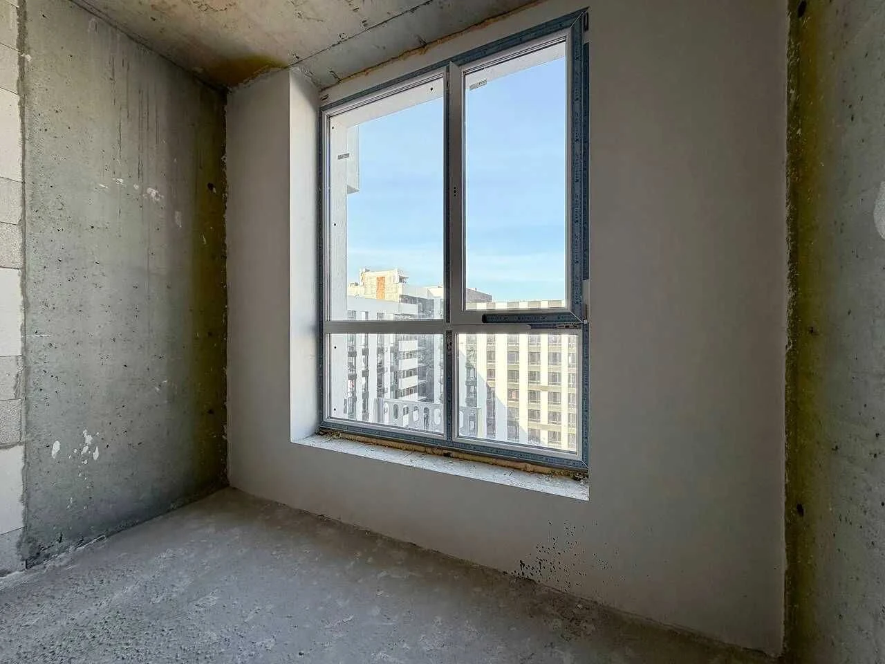 One-bedroom apartment near the city lake