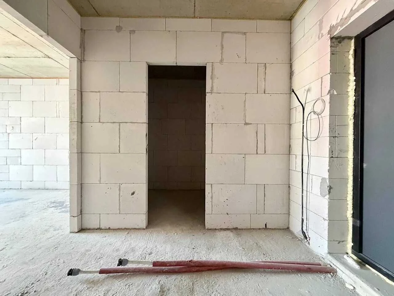 One-bedroom apartment near the city lake