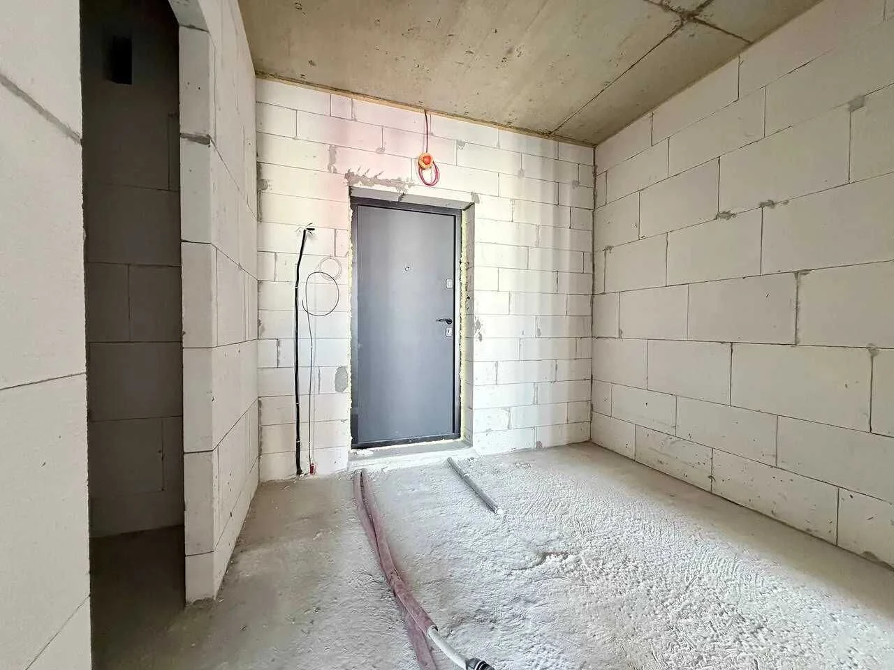 One-bedroom apartment near the city lake