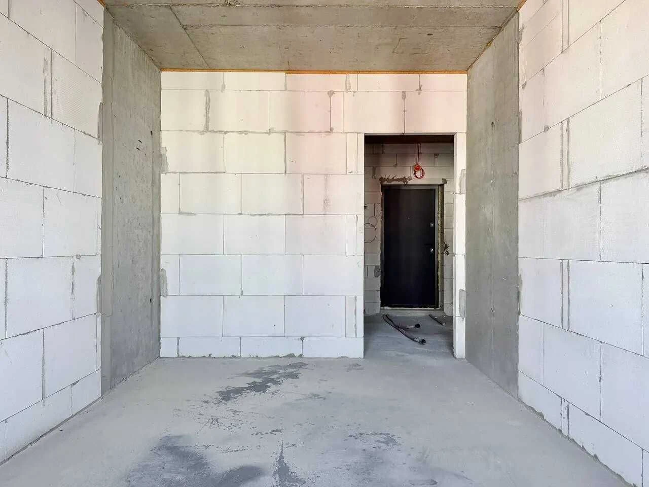 One-bedroom apartment near the city lake