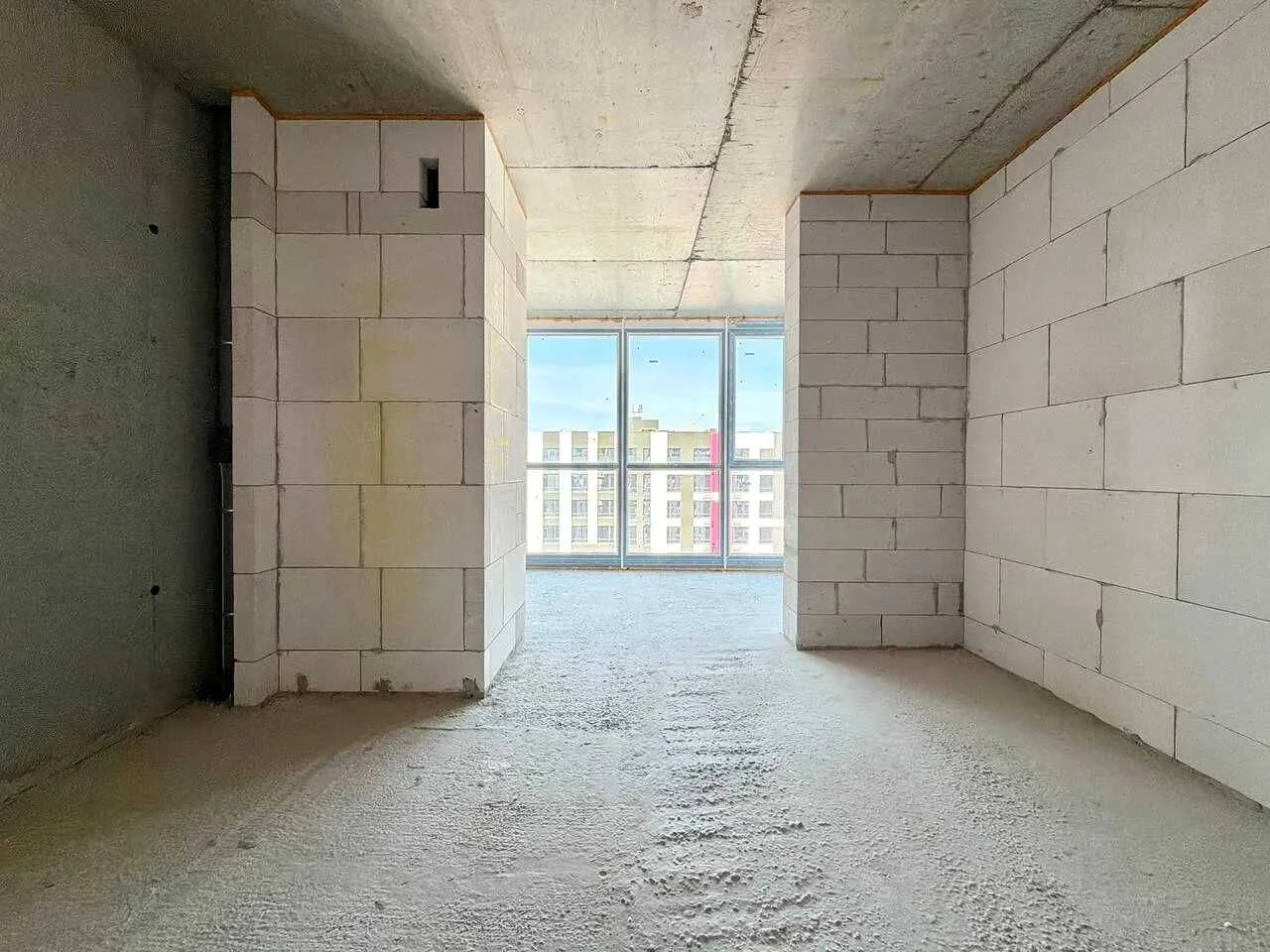 One-bedroom apartment near the city lake