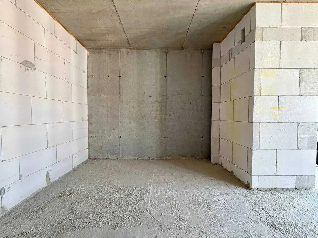 One-bedroom apartment near the city lake
