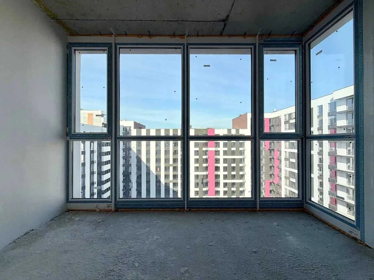 One-bedroom apartment near the city lake