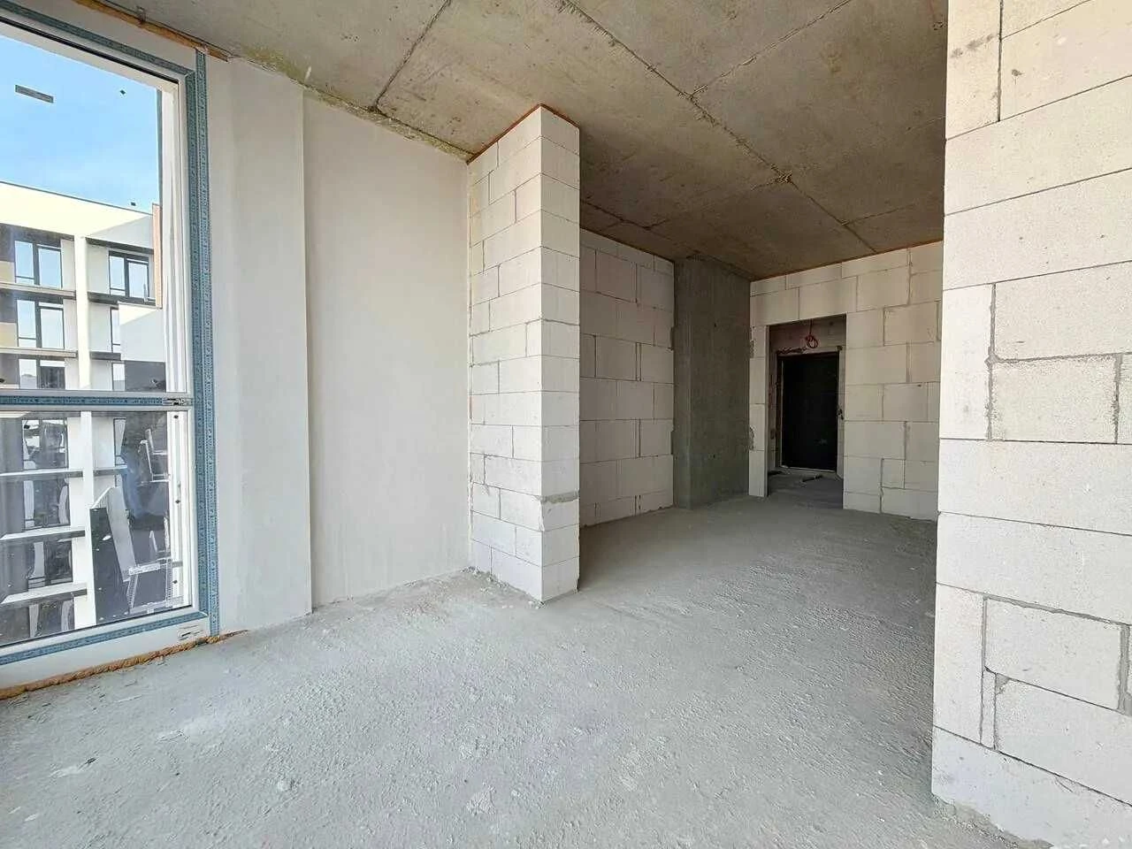 One-bedroom apartment near the city lake