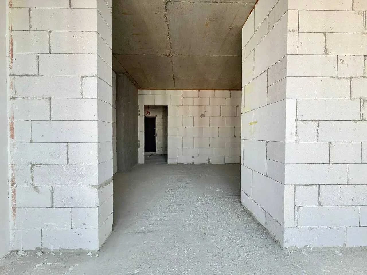 One-bedroom apartment near the city lake