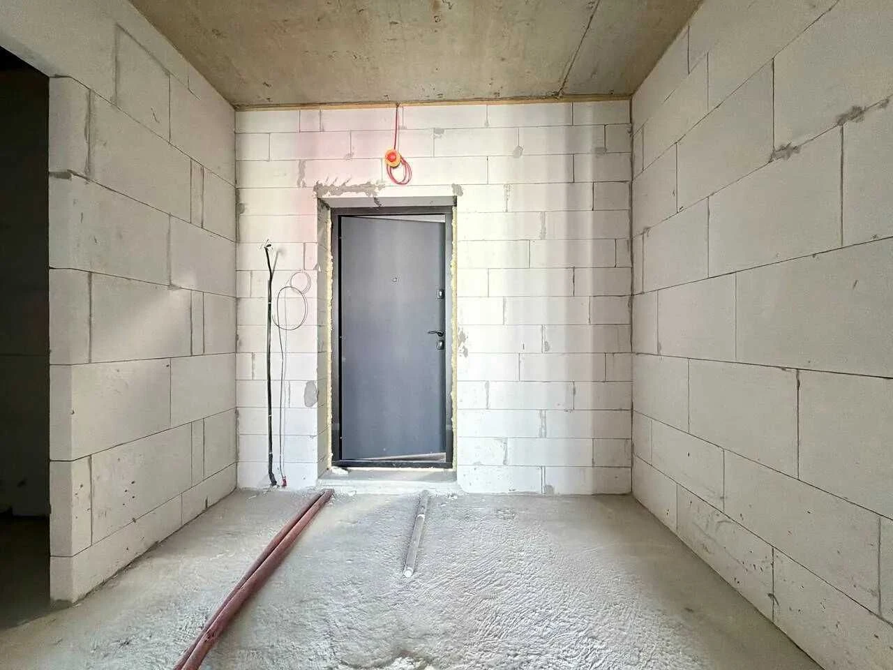 One-bedroom apartment near the city lake