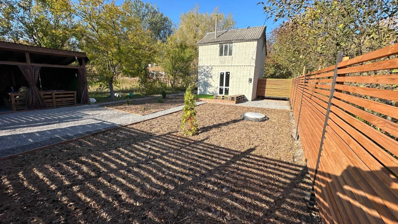 Country house near the forest, village of Izhakivka, 12 acres, with a good house WITHOUT
