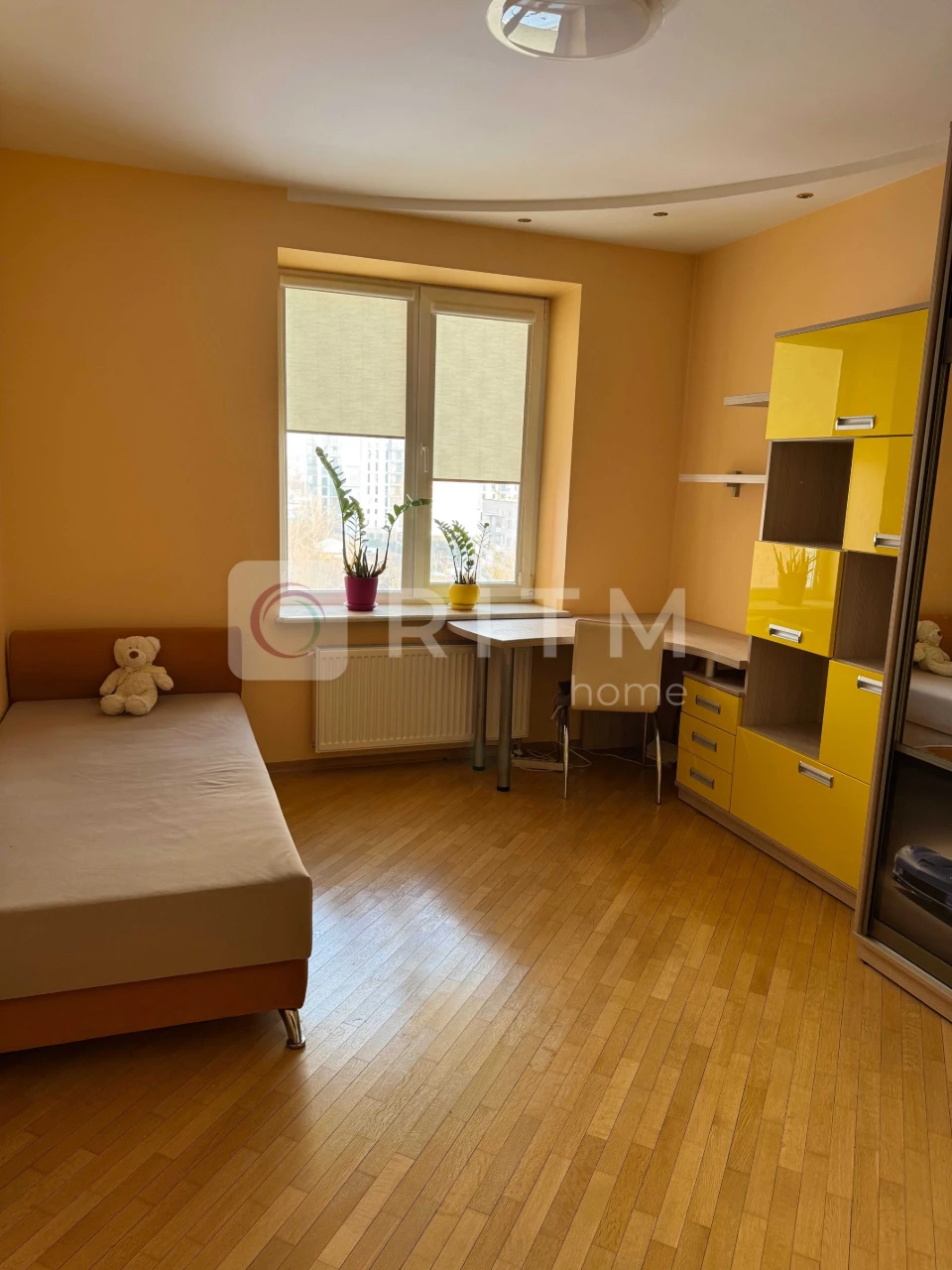 Sale of a 3-room apartment.