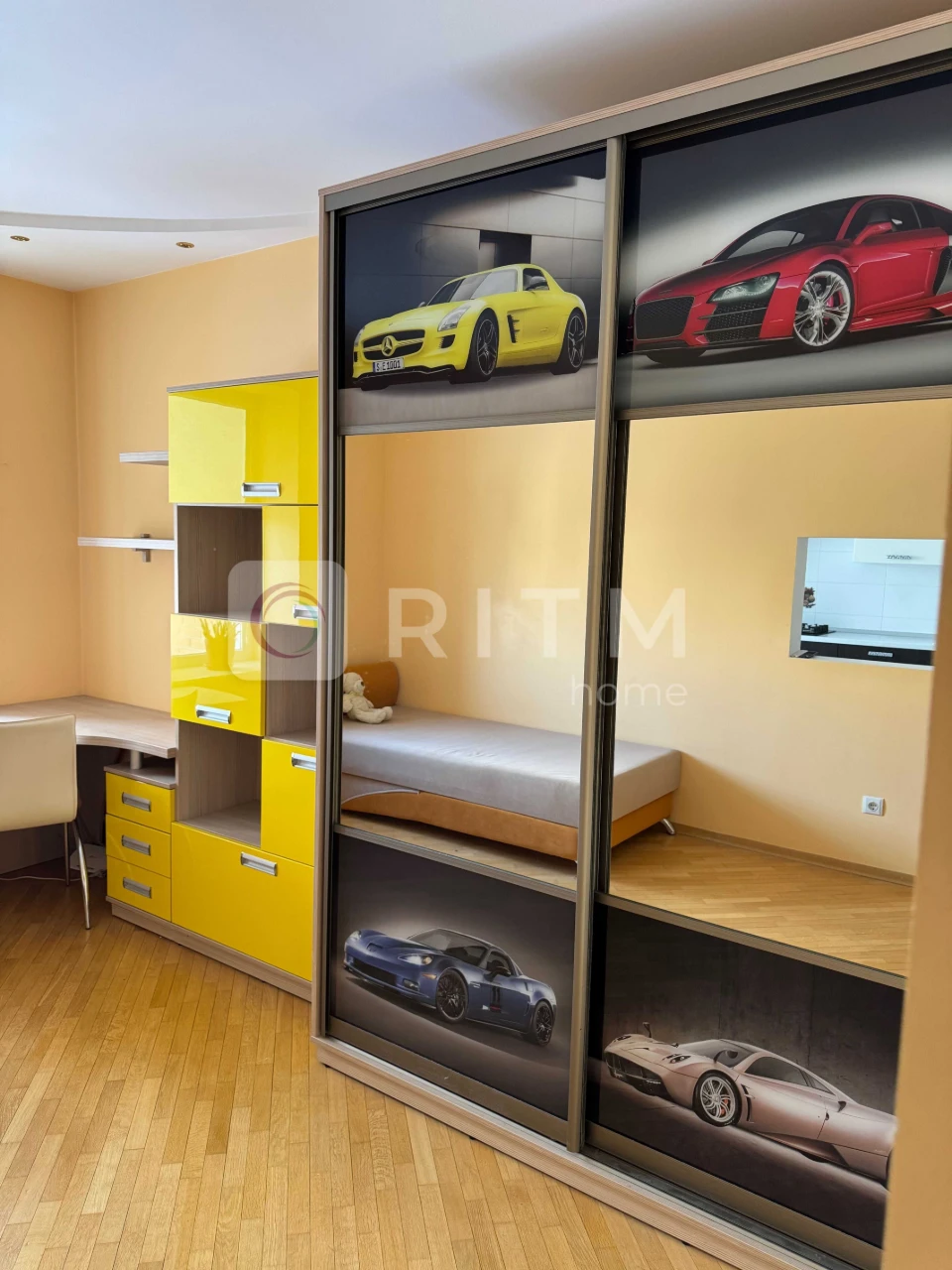 Sale of a 3-room apartment.