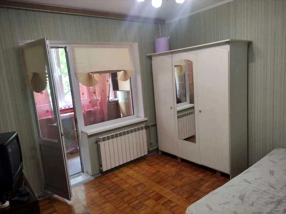 Apartment. Kyiv, Bratstva Tarasiv, street.