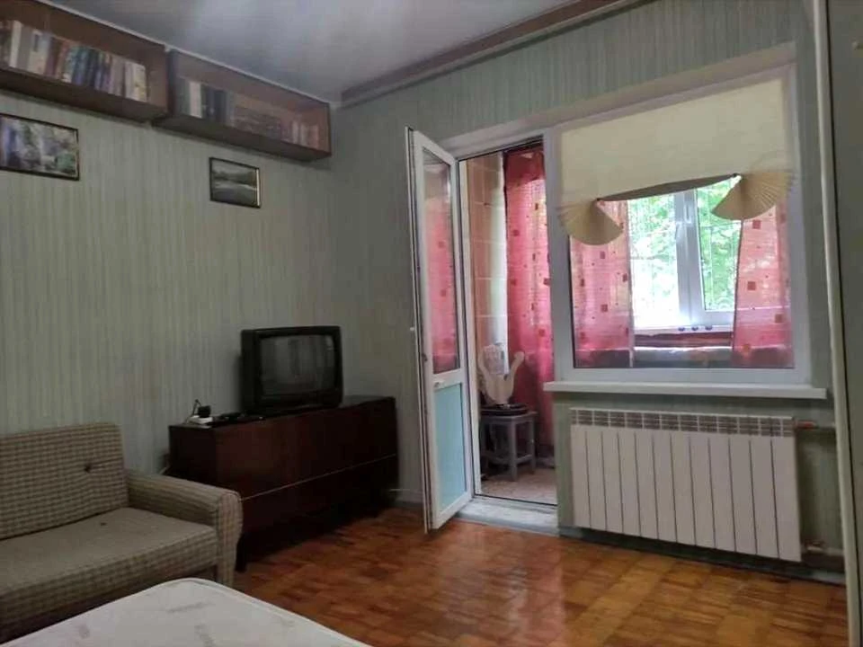 Apartment. Kyiv, Bratstva Tarasiv, street.