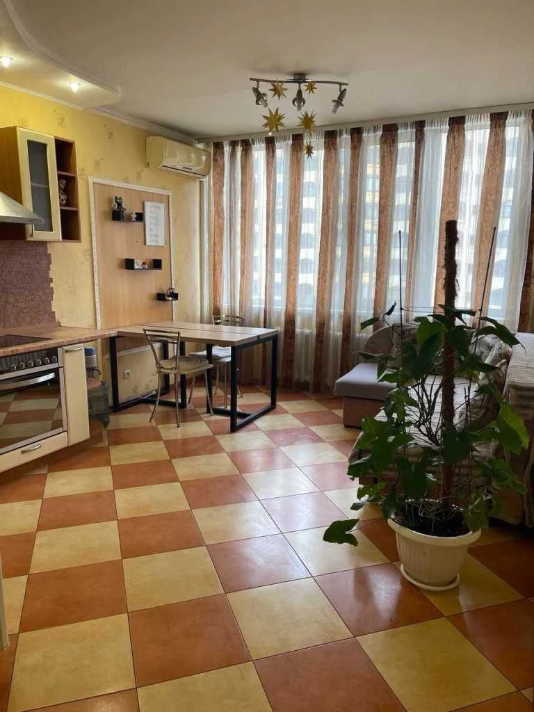 Сдается 1-комнатная квартира 58 м², улица Вячеслава Черновола,