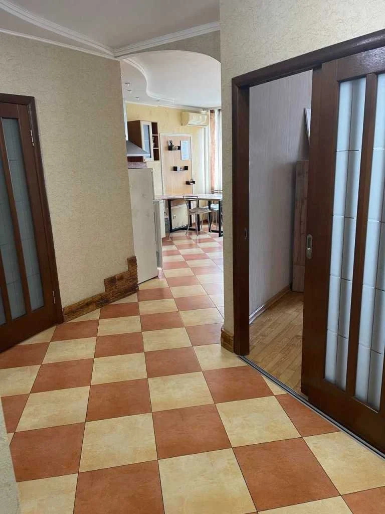 Сдается 1-комнатная квартира 58 м², улица Вячеслава Черновола,