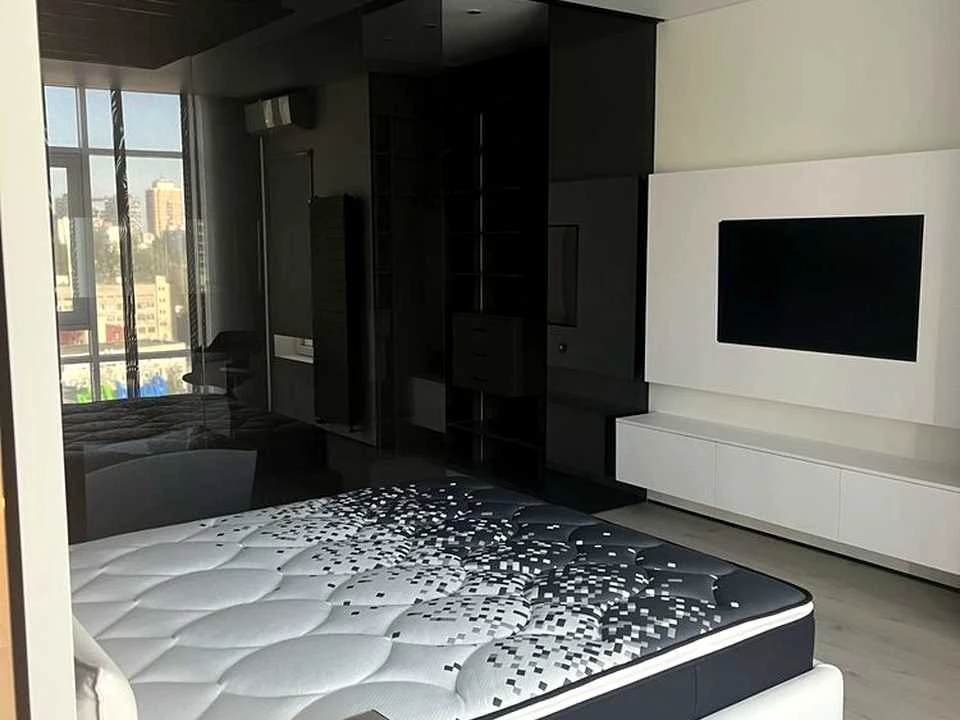 Apartment. Kyiv, Saperne Pole st.