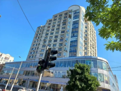 Современная светлая квартира в центре города, свободного планирования
