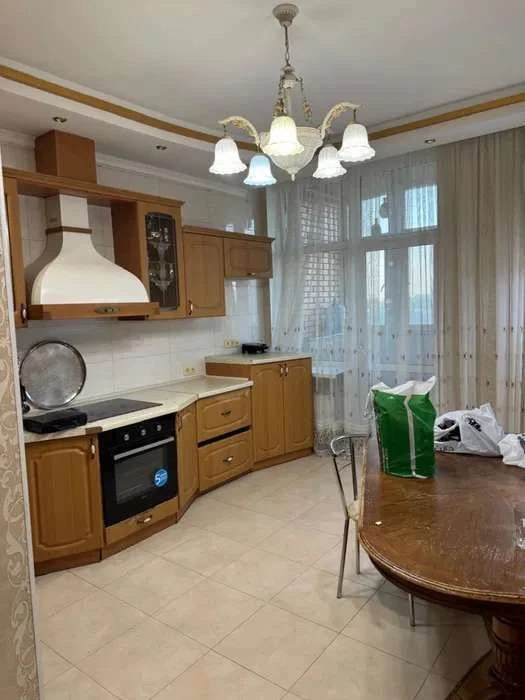 Продається простора та затишна квартира з кухнею-студією в ЖК