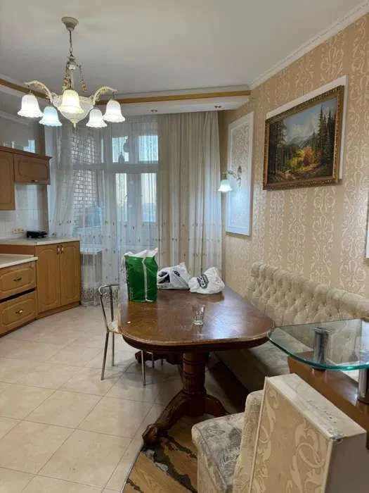 Продається простора та затишна квартира з кухнею-студією в ЖК
