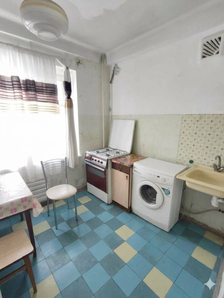 Apartment for sale in Khortytsia district.