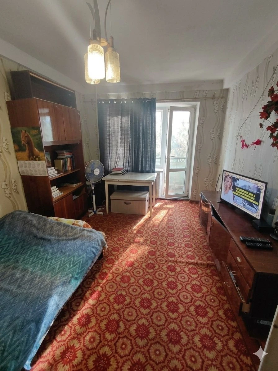 Apartment for sale in Khortytsia district.