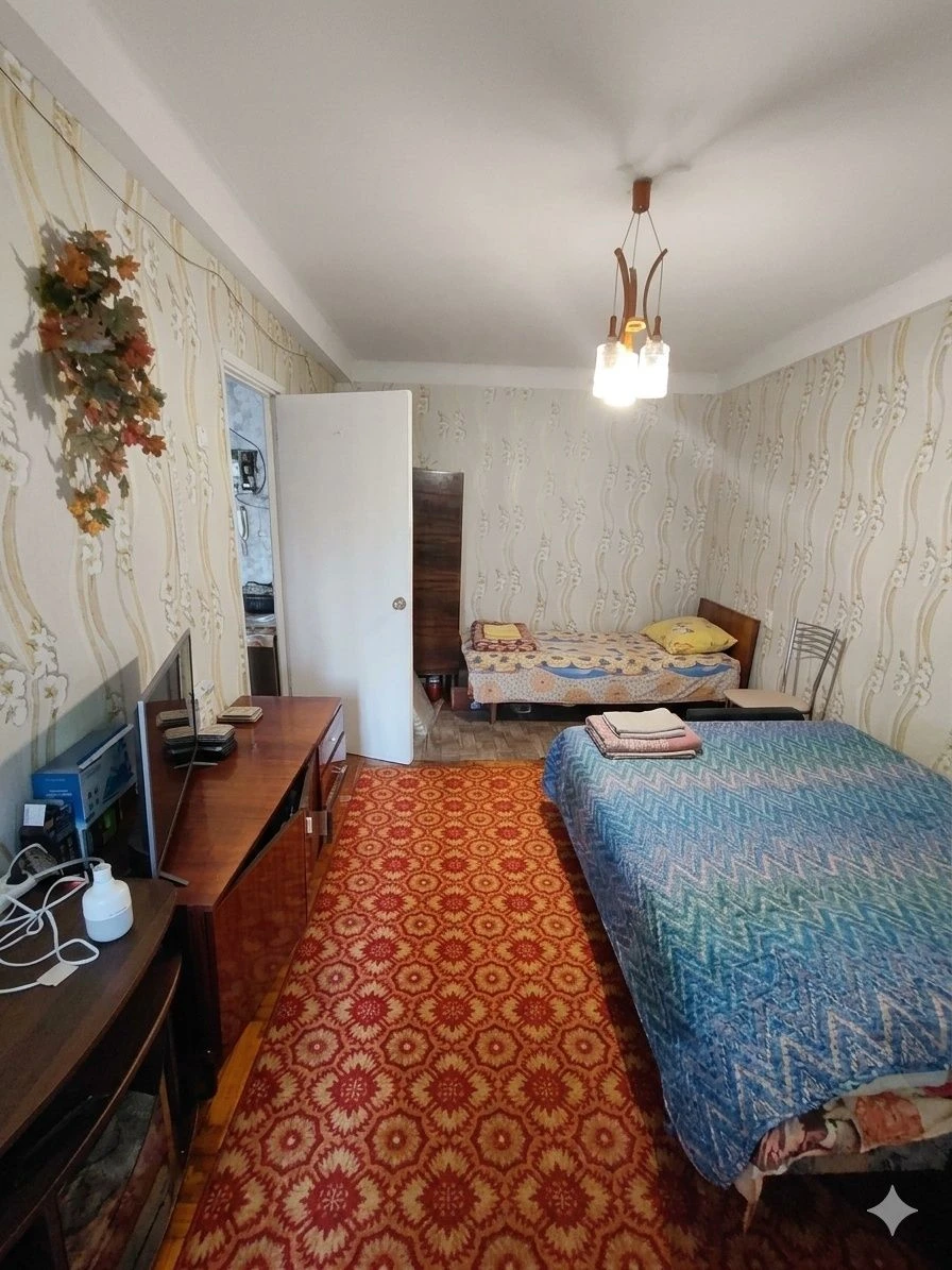 Apartment for sale in Khortytsia district.