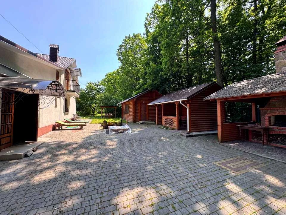 House. Hmelnitsky, Strawberry