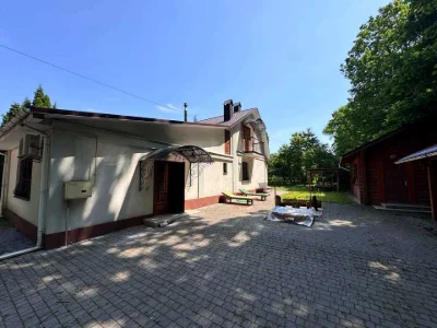 House. Hmelnitsky, Strawberry