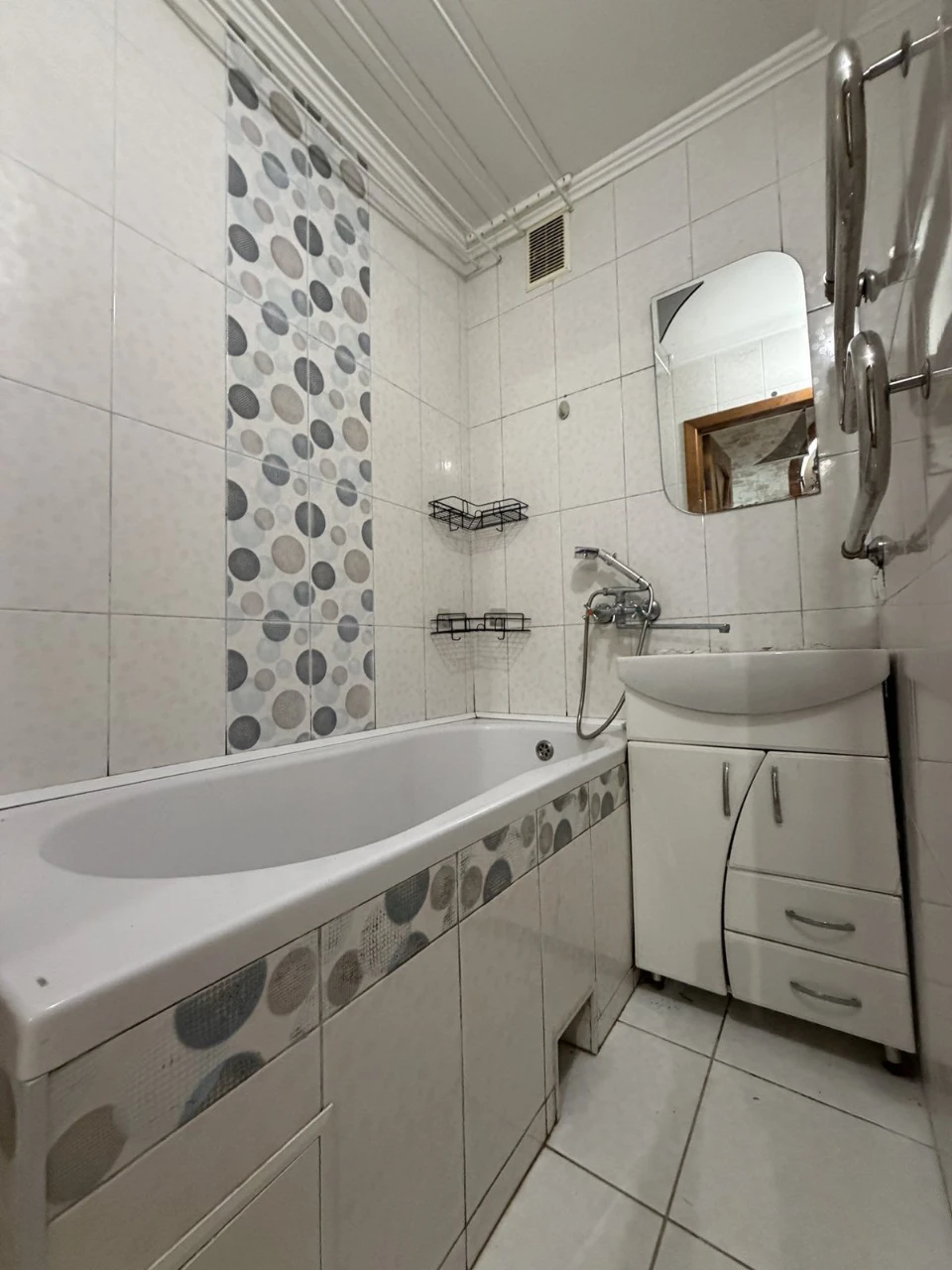 Sale of a nice 1-bedroom apartment in Lotna