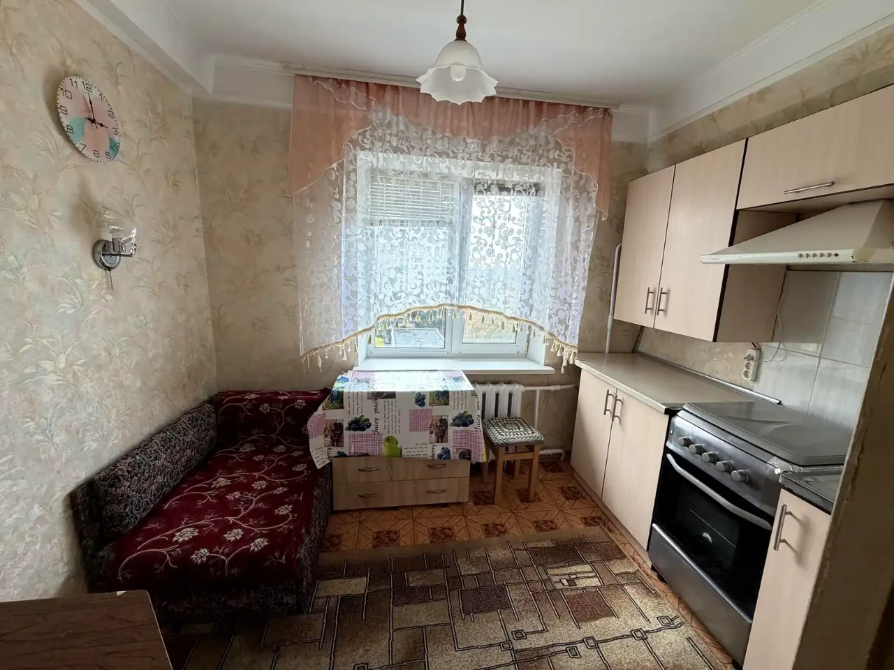 Rent 1-bedroom apartment 28 m² on 9th floor.