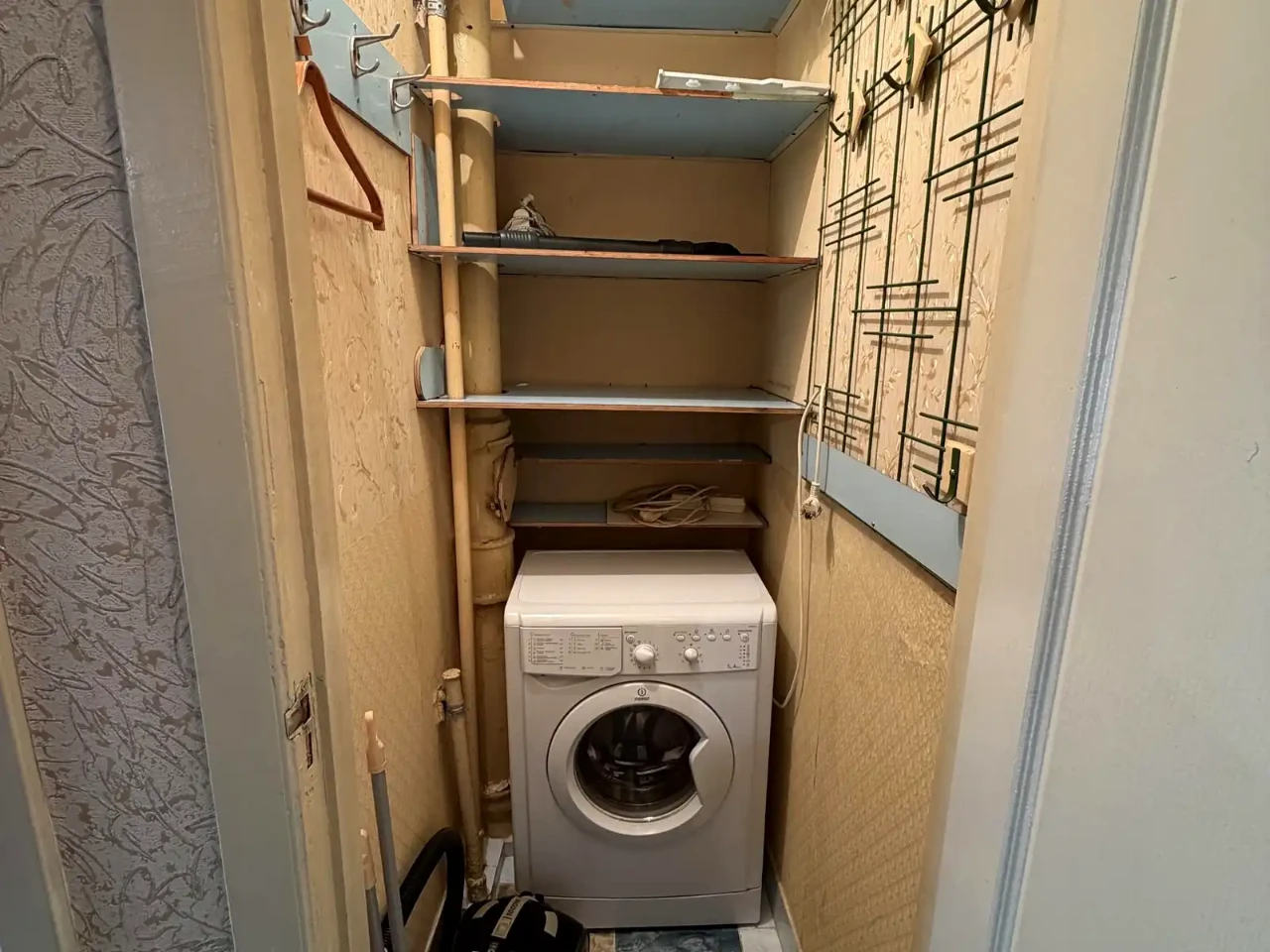 Rent 1-bedroom apartment 28 m² on 9th floor.