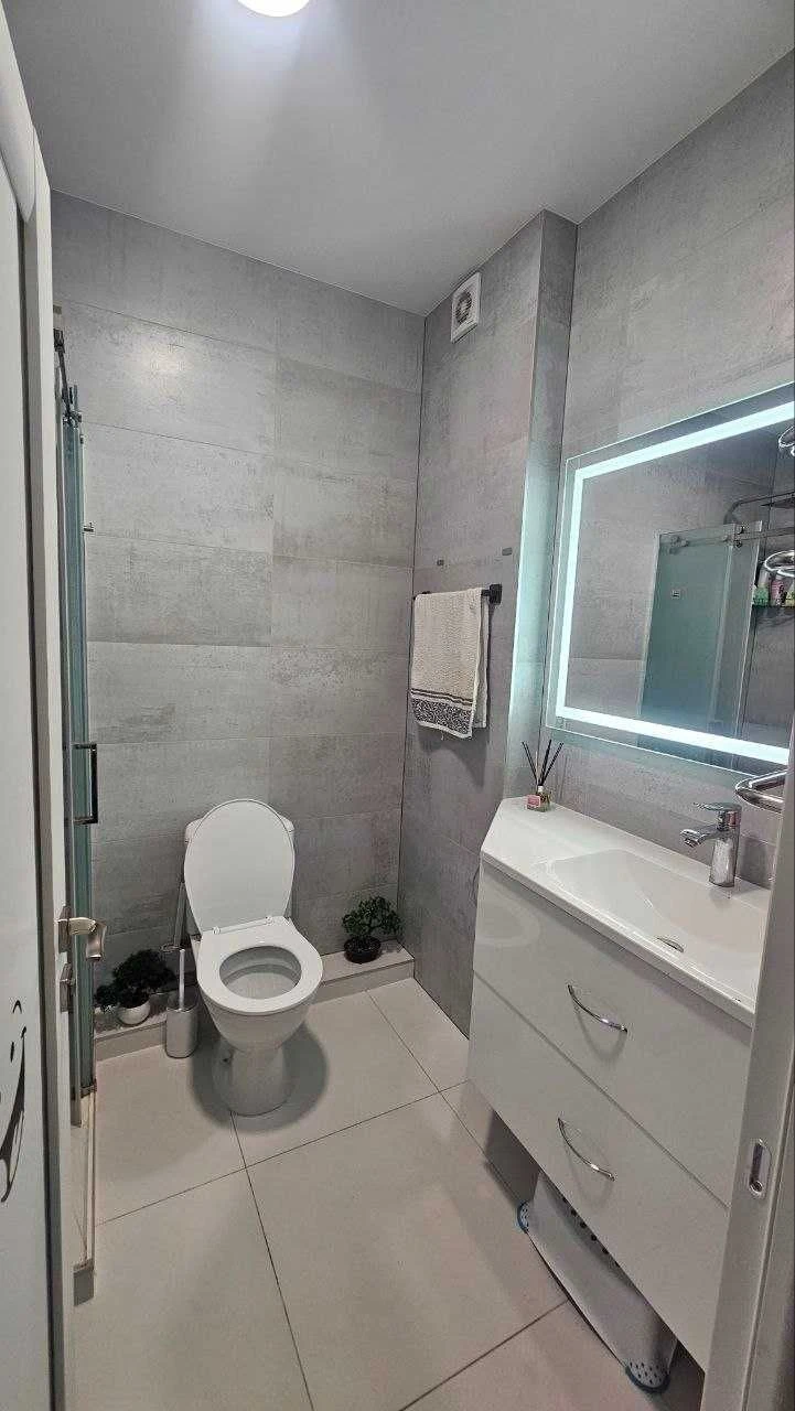 Sale of 2-room apartment on Truskavets Street