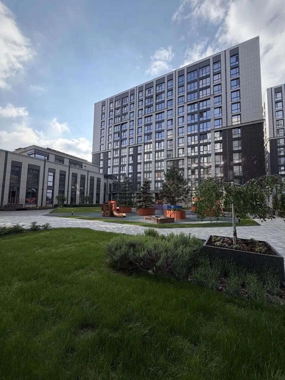 For Sale: 3-bedroom apartment, Center, Geneva Residence