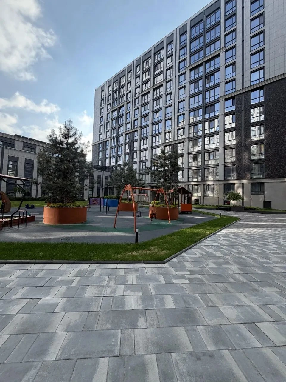 For Sale: 3-bedroom apartment, Center, Geneva Residence
