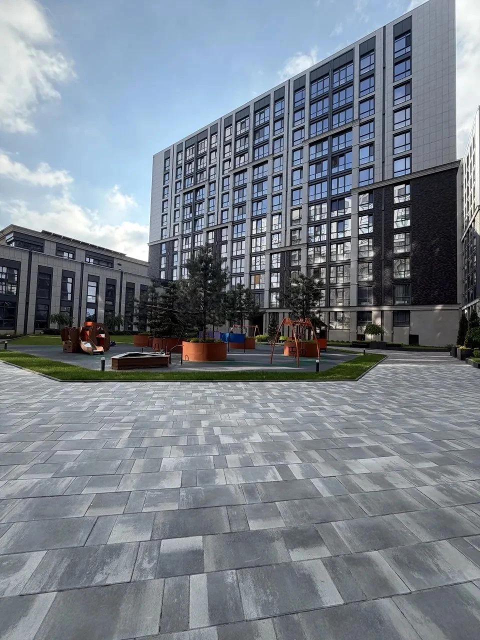 For Sale: 3-bedroom apartment, Center, Geneva Residence