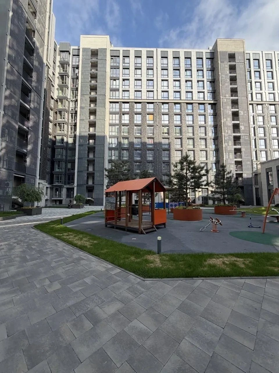 For Sale: 3-bedroom apartment, Center, Geneva Residence