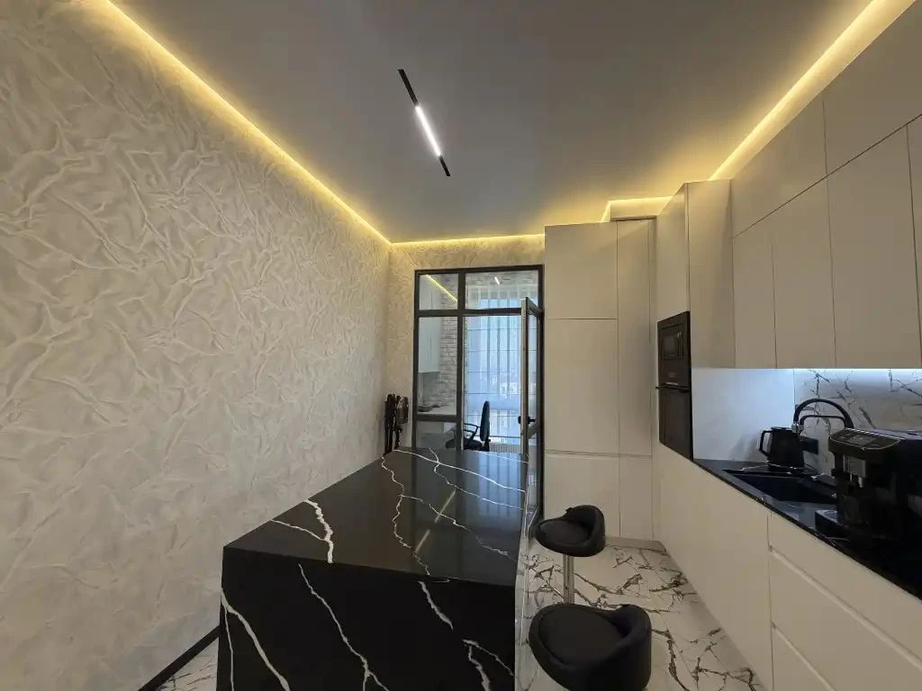 Продається 2-кімнатна квартира, Центр (Кіровський), ЖК Geneve