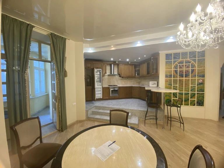 Sale 3 room apartment, Velyka Vasylkivska 46, Center, metro "Pl"
