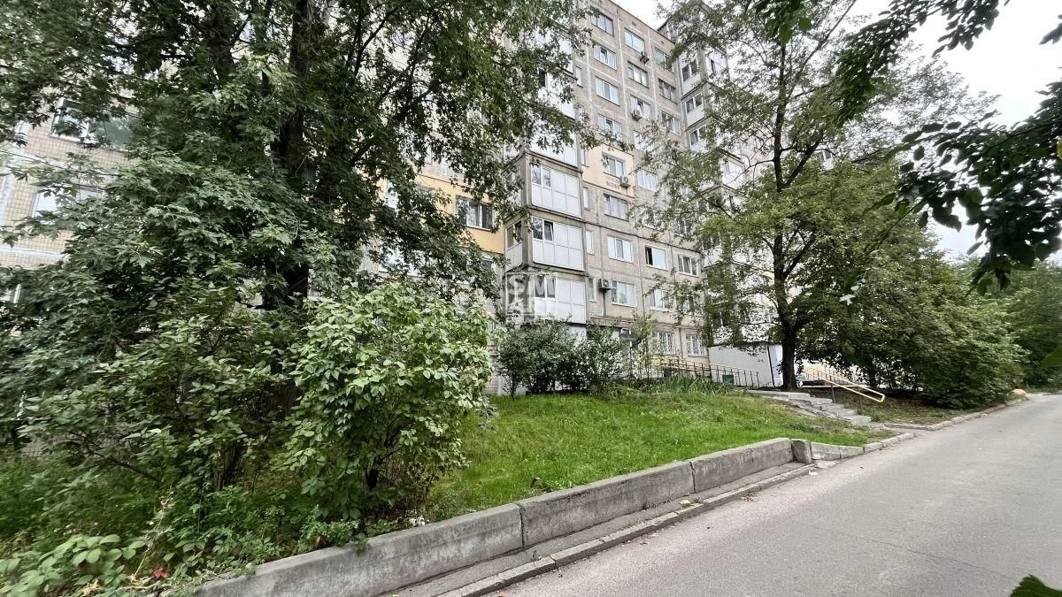 Продам 2-к квартиру 46м2. вул. Привокзальна, 8. 40000 $