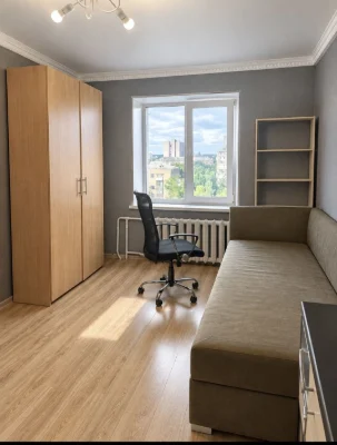 Продається 3к квартира на метро Дарниця. Вул Набоки (Бажова)
