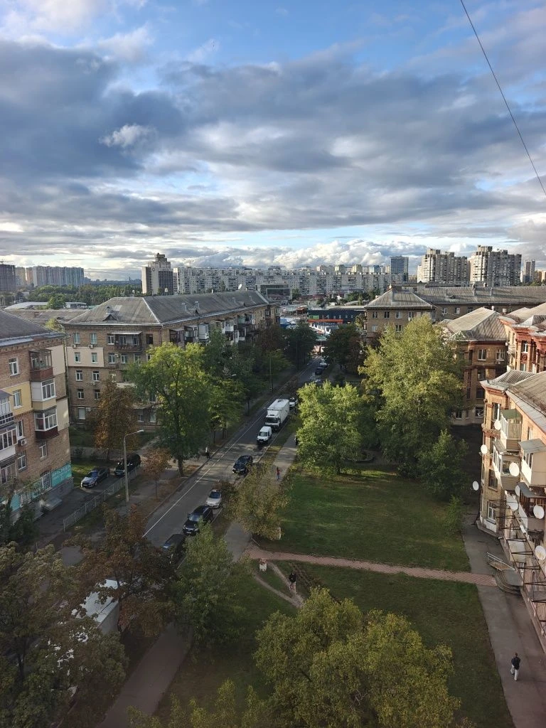 Продається 3к квартира на метро Дарниця. Вул Набоки (Бажова)